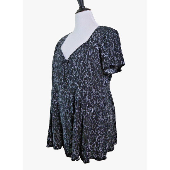 Torrid Size 2 / 2X Stretch Challis Babydoll Top Black Leopard - Picture 1 of 10